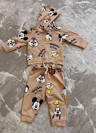 Костюм для хлопчика disney бежевий з міккі маусом 6-9 місяців