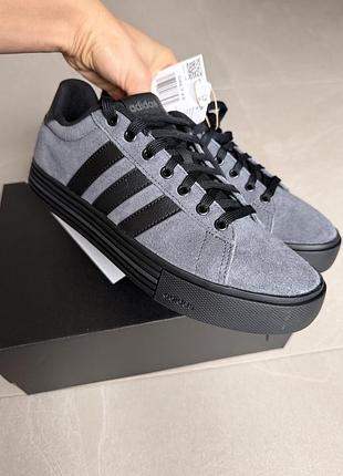 Кросівки жіночі adidas сірі/чорні