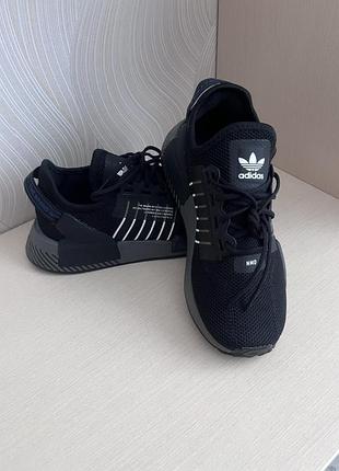 Кросівки adidas чорні 36-37