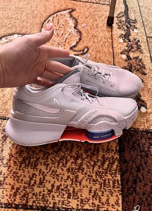 Кросівки жіночі nike