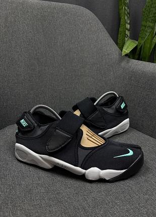 Оригінальні кросівки сандалі табі nike air rift