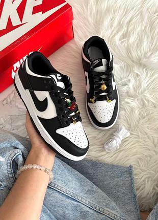 Nike sb dunk low black white charm