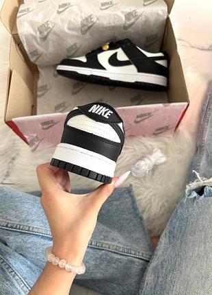 Nike sb dunk low black white charm 7