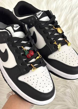 Nike sb dunk low black white charm 10