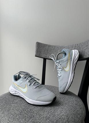 Спортивні жіночі кросівки кеди взуття nike revolution