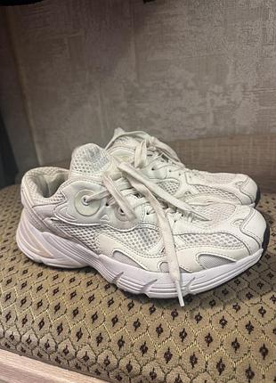 Кросівки жіночі adidas білі, розмір 40