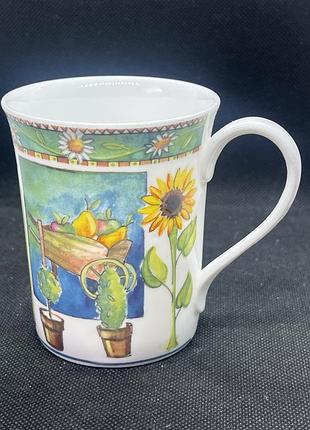 Колекційна чашка з кістяної порцеляни (fine bone china) від англійського бренду royal sutherland, виготовленої у великій британії