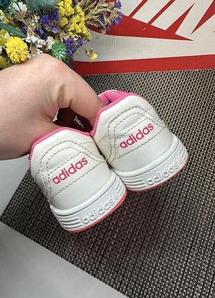 Оригінальні кросівки adidas 4