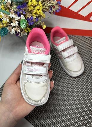 Оригінальні кросівки adidas 5