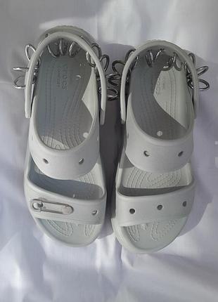 Оригінальні сандалі crocs mega crush sandal на масивній платформі (розмір j6 / w8 / 38-39)