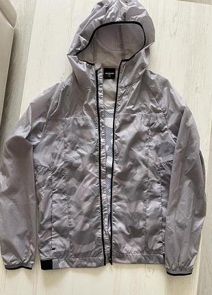Вітровка чоловіча jack & jones core сіра з капюшоном (розмір s / eu 46)