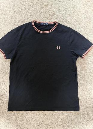 Чоловіча футболка fred perry чорна з круглим вирізом