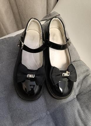 Туфлі для дівчинки miu miu лаковані чорні