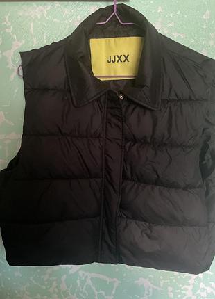 Жилетка чорного кольору від jjxx