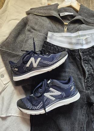 Сині жіночі кросівки new balance fuelcore agility v2 (модель з текстильним плетеним верхом та білим підошвовим амортизатором).