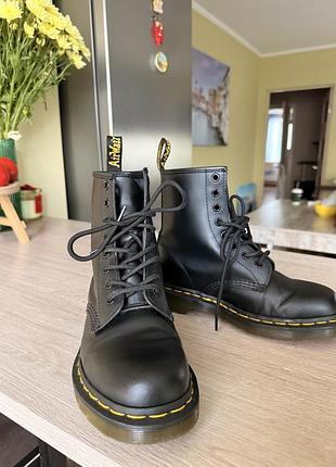 Черевики жіночі dr. martens чорні 8