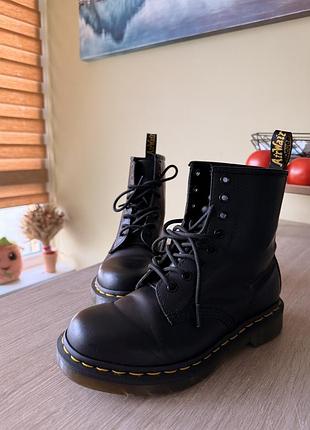 Черевики жіночі dr. martens чорні 7