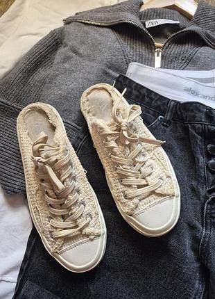 Сабо жіночі бежеві кеди без задників від zara з характерними текстильними вставками та необробленими краями.