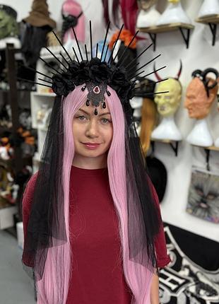 Украшение на обруче в готическом стиле с цветами и лучами стрелами и фатой, хэллоуин