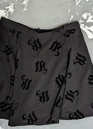 Міні-спідниця жіноча h&m divided чорна з принтом готична літери