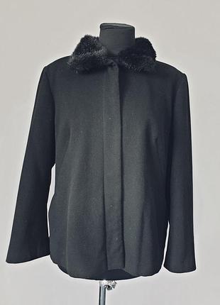 Коротке сукняне пальто 75% шерсть