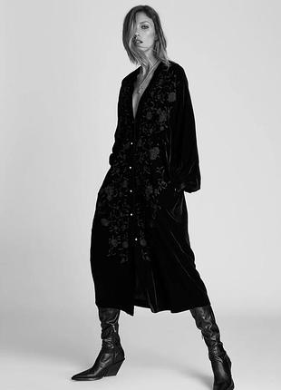 Жіноча довга сукня zara чорна оксамитова з вишивкою