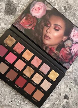 Палетка тіней для очей rose gold remastered palette 4