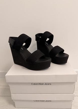 Босоніжки жіночі calvin klein jeans чорні, розмір 39