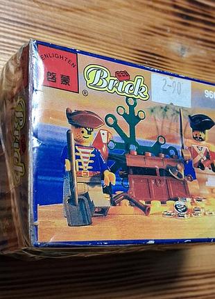Винтажная коробка из конструктора серии «пирать» от бренда brick (выпущен в 1993 году)