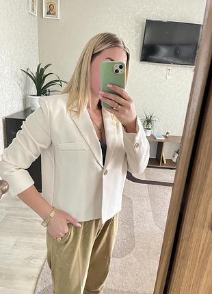 Піджак жіночий бежевий