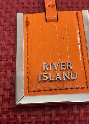 Брелок river island 3