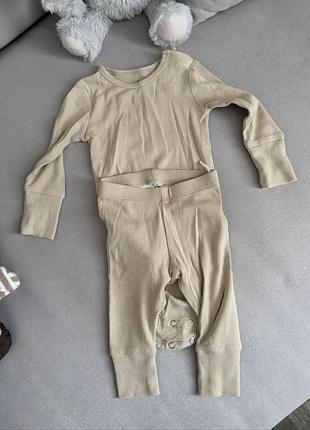 Чоловічок для хлопчиків zara + теплий комбез 1-3 місяців дуже в гарному стані шапочки 2 по 150 ,теплий боді + комбез 300 гривень 10