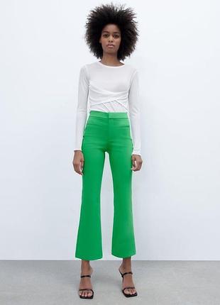 Яркие зеленые брюки-клеш с высокой посадкой zara