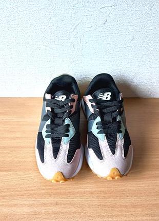 Классные кроссовки new balance 35 р. стелька 22.6 см.