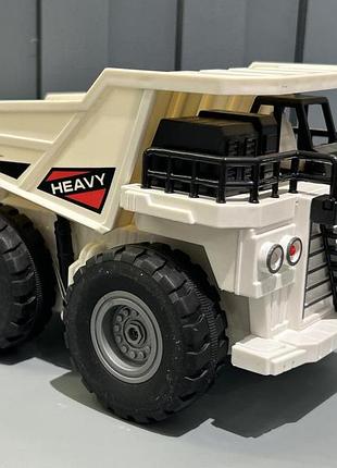 Самоскид на пульті керування qh9008 акум, 1:24, звук, світло, рухомі деталі, usb-зарядні, гумові колеса