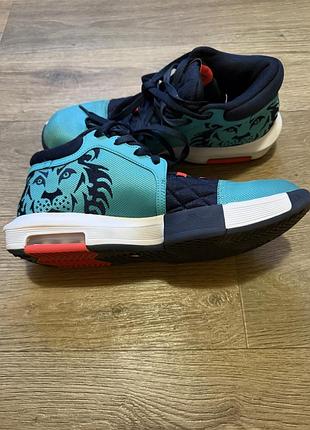 Кросівки чоловічі nike lebron witness viii hyper royal сині, бірюзові розмір 46