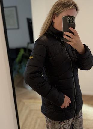 Куртка-пуховик жіноча barbour осіння чорна