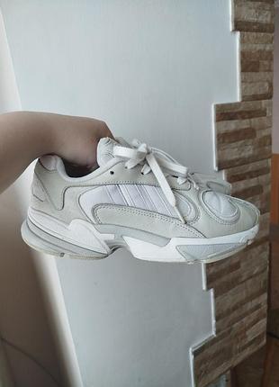 Кросівки унісекс adidas yung-1 сірі, розмір 39, довжина устілки 24,5 см
