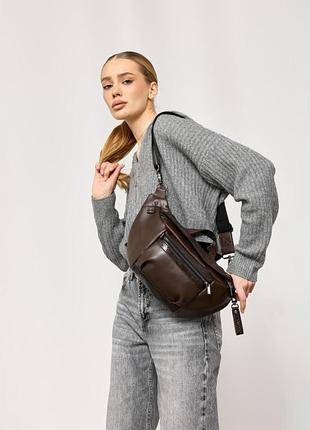 Велика шкіряна жіноча поясна сумка бананка sambag шоколад