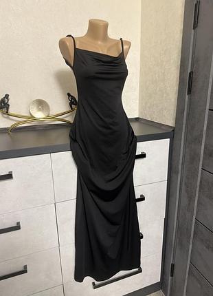 Сукня з відкритою спиною 🖤