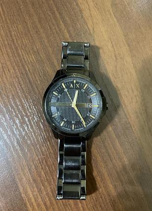 Чорний кварцовий годинник armani exchange hampton ax2413 із текстурованим циферблатом та контрастними золотистими стрілками