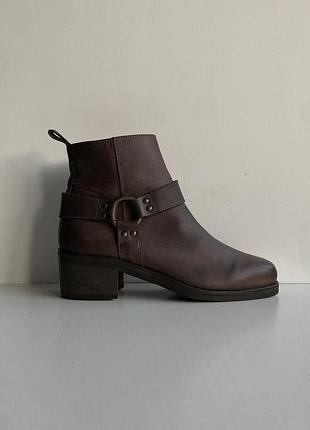 Жіночі преміальні ботильйони russell&bromley