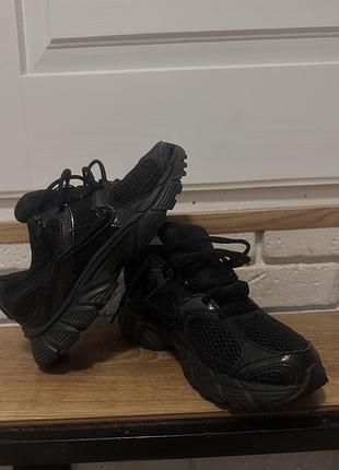 Кросівки nike  чорні 36 розмір
