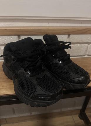 Кросівки nike  чорні 36 розмір 2
