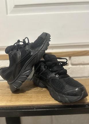Кросівки nike  чорні 36 розмір 3