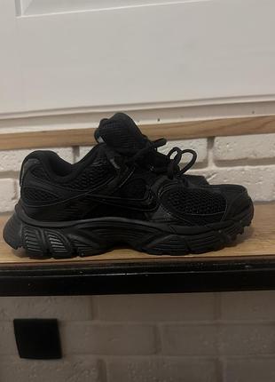 Кросівки nike  чорні 36 розмір 6