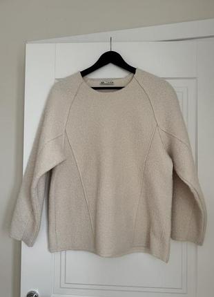 Класний молочний светр буклє zara