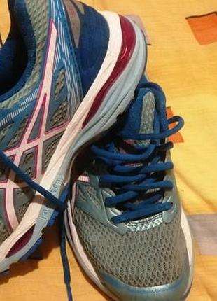 Женские кроссовки asics