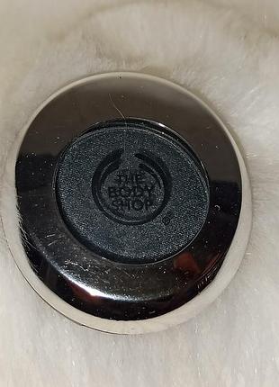 Тіні для повік від бренду the body shop із шимером кольору темного асфальту