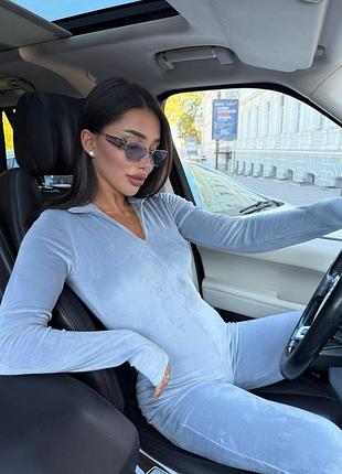 Женский велюровый комбинезон из спортивного велюра с разрезами для пальцев світло сірий, 44/46